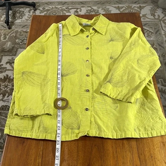 Click by Color Me Cotton lime green linen top with floating jelly fish motif - Picture 7 of 7